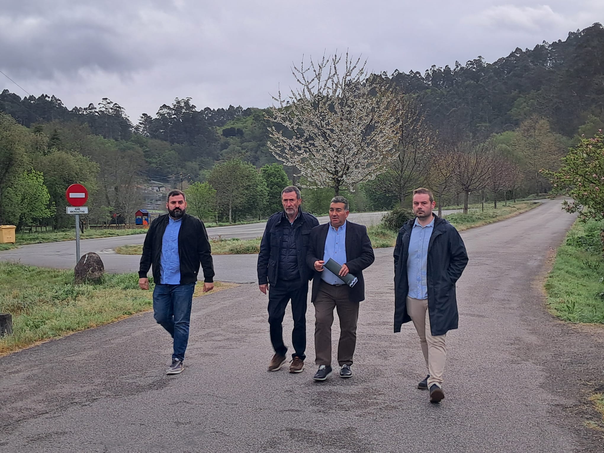 O deputado Ricardo Martínez visitou xunto co alcalde de Barro, Xosé Manuel Fernández, o Parque da Natureza do Río Barosa